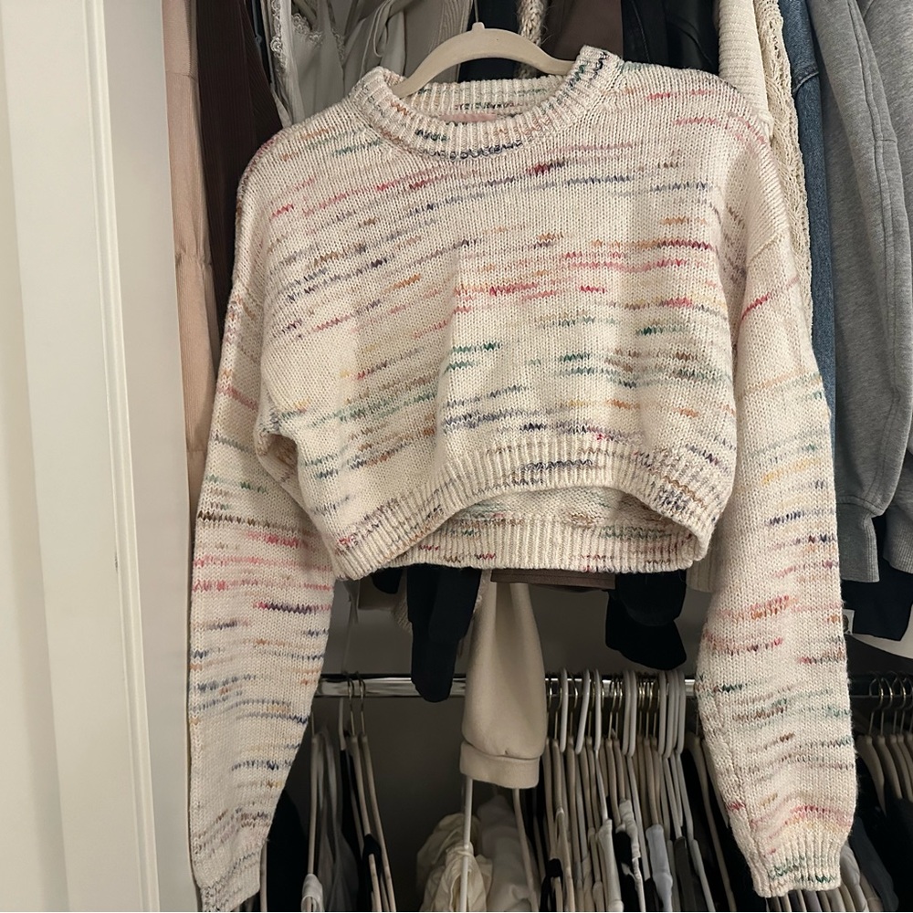 Urban Outfittters Cream cropped long sleeve sweater S